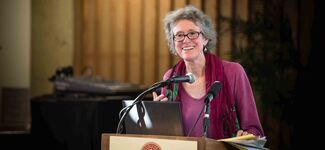 Arlie R. Hochschild sur le fardeau du travail émotionnel